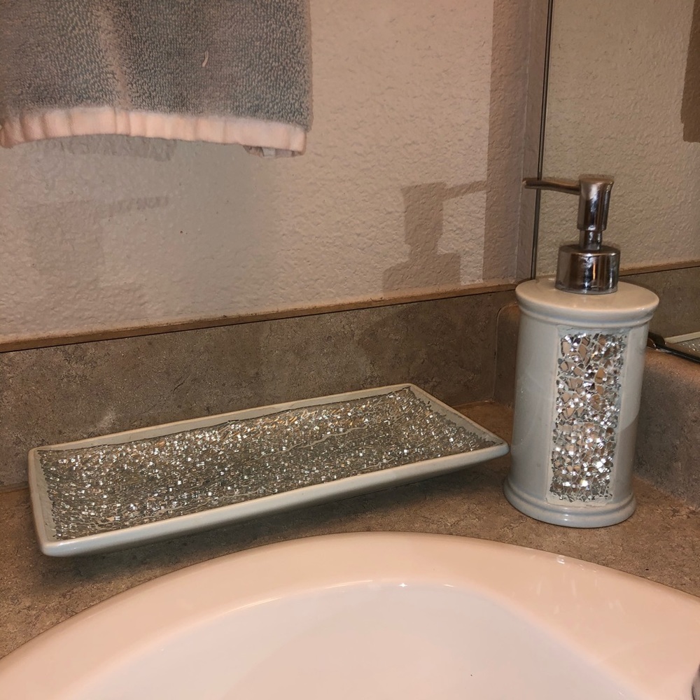 Light Blue Bathroom Accessories